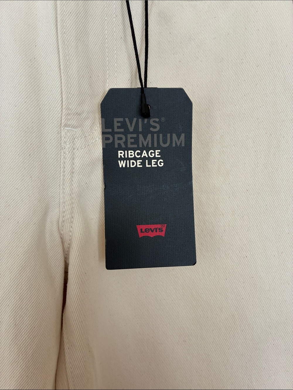 New Levi’s Premium Ribcage Wide leg inseam 31” - Picture 3 of 6